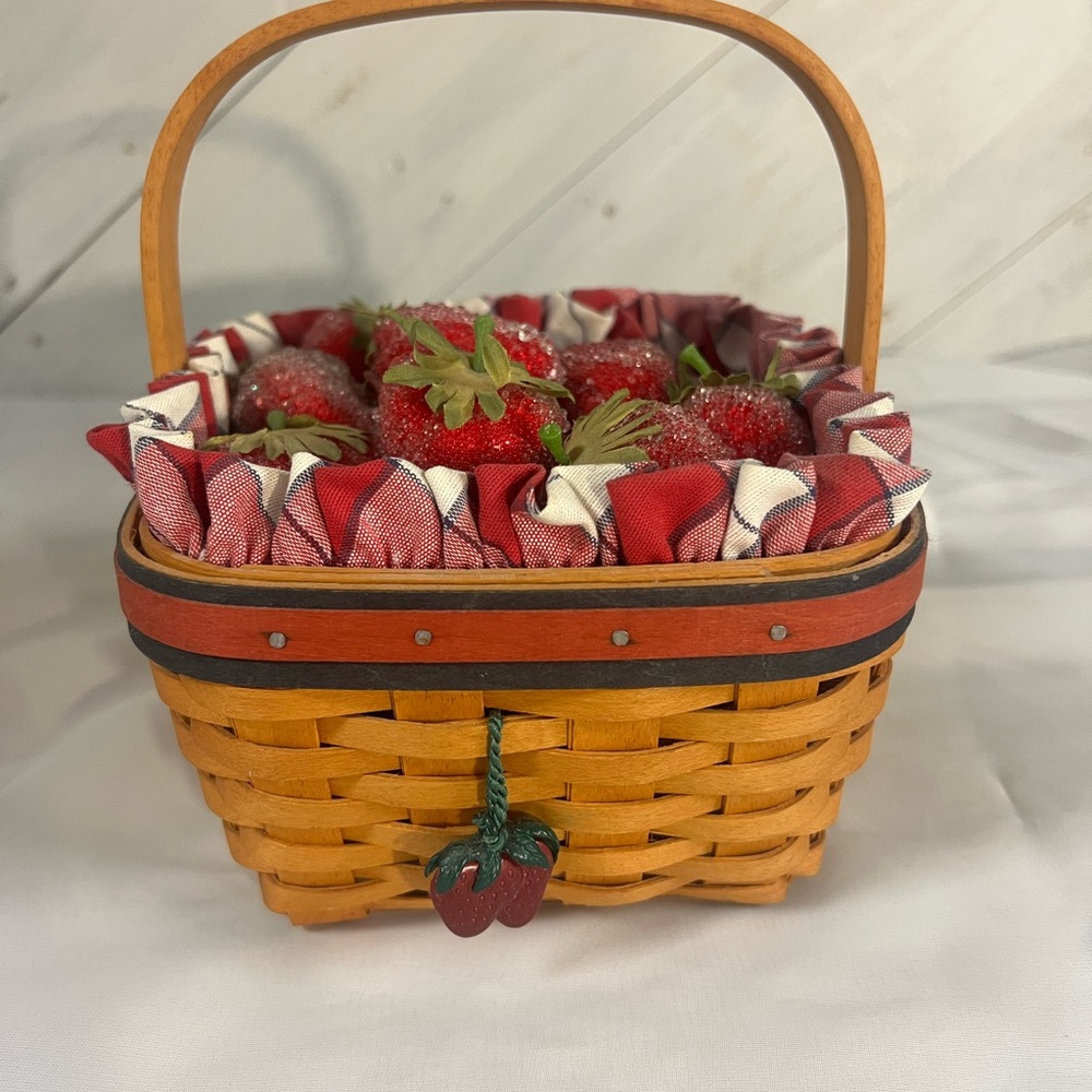 Longaberger Handwoven Strawberry Basket with Brown Finish